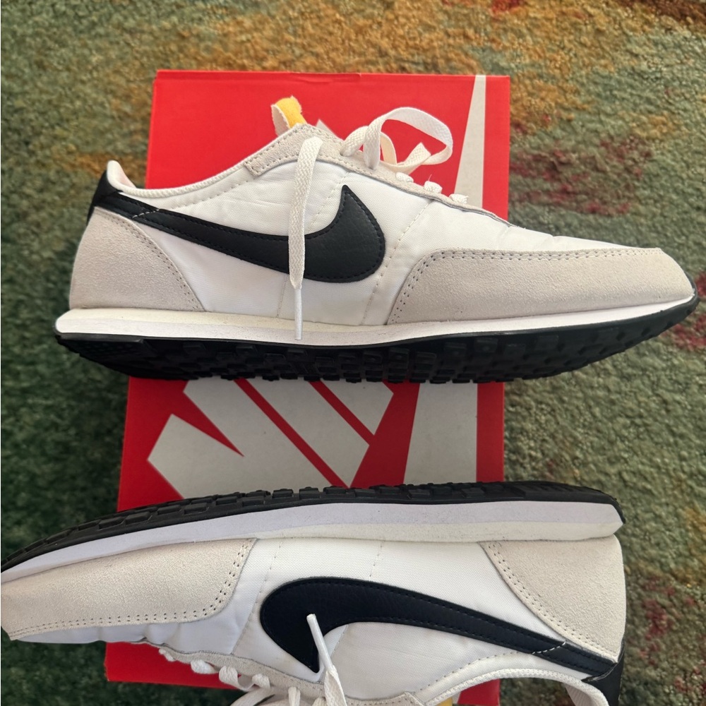 Nike Waffle Trainer 2 Men's White and Black Retro Sneakers New Condition Size 10